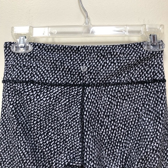 Lululemon Wunder Under Crops - Picture 2 of 4